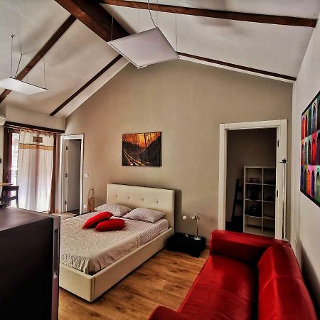 Regis B&B Appartamenti Centro Storico Кивасо Екстериор снимка
