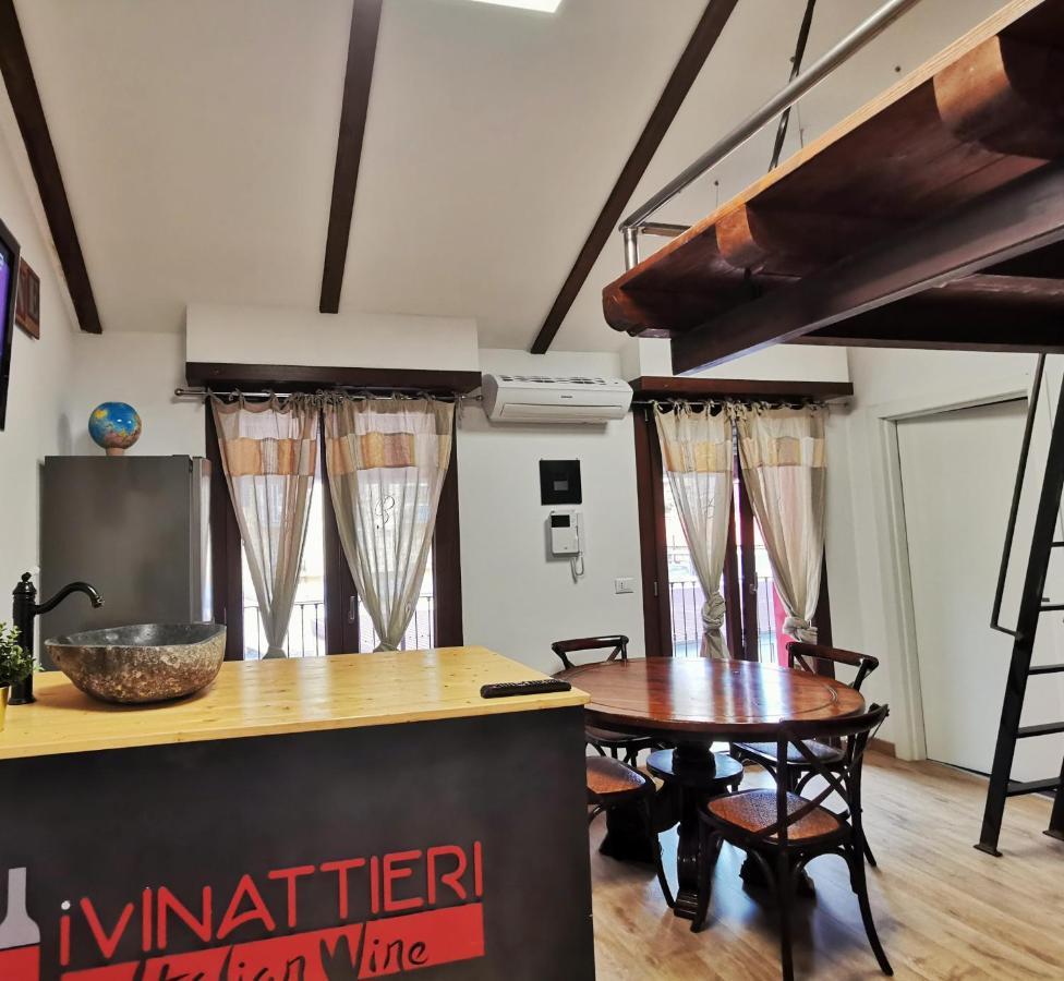 Regis B&B Appartamenti Centro Storico Кивасо Екстериор снимка