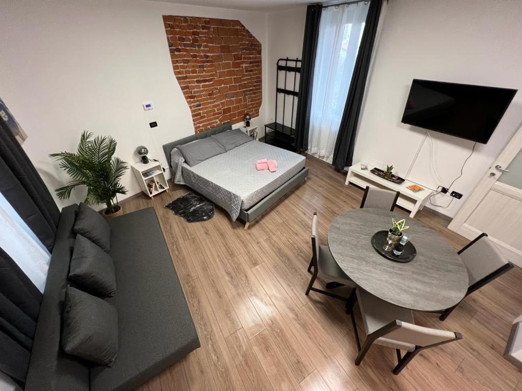 Regis B&B Appartamenti Centro Storico Кивасо Екстериор снимка
