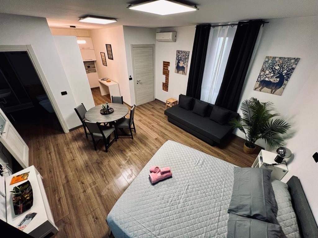 Regis B&B Appartamenti Centro Storico Кивасо Екстериор снимка