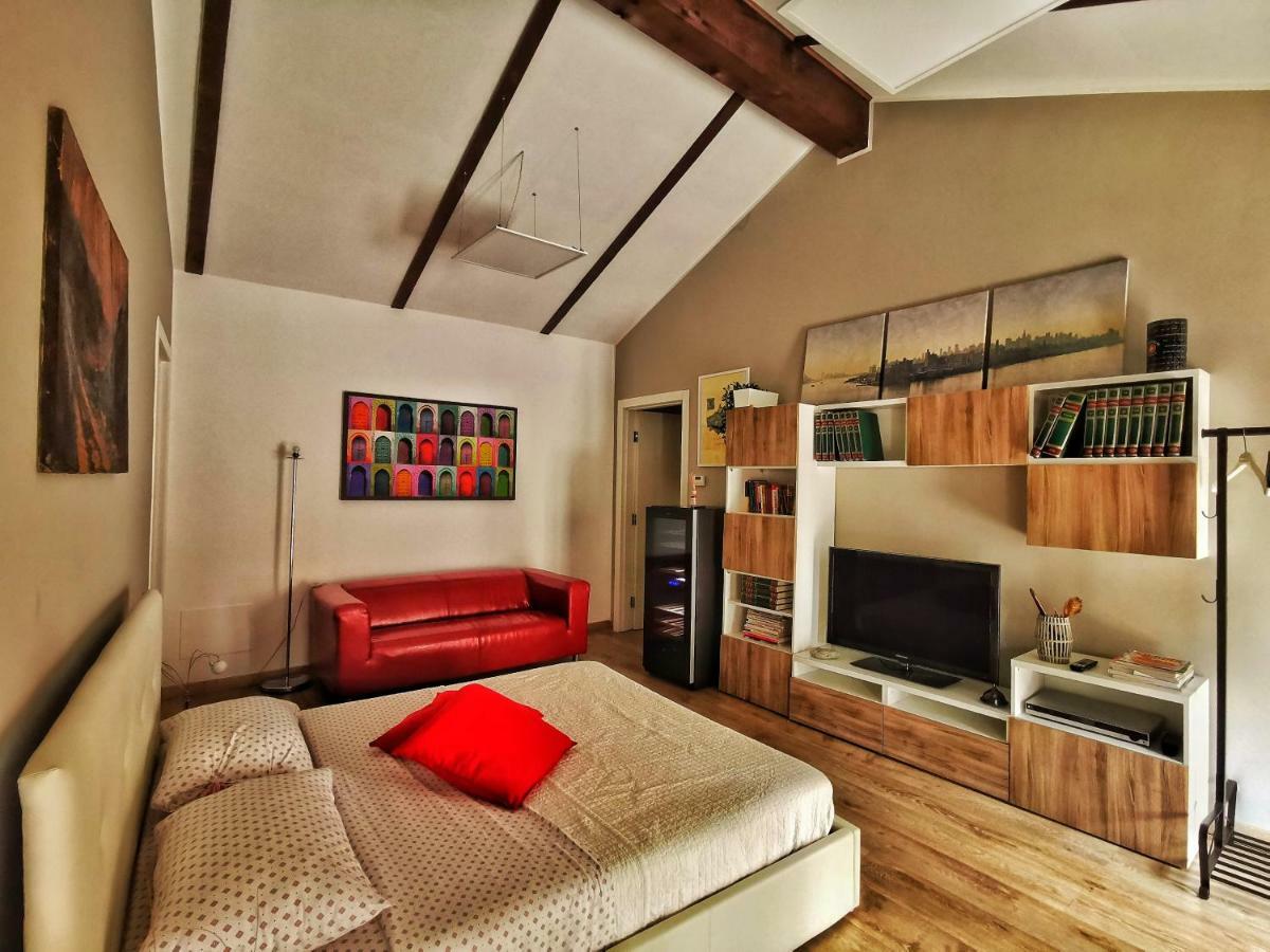 Regis B&B Appartamenti Centro Storico Кивасо Екстериор снимка