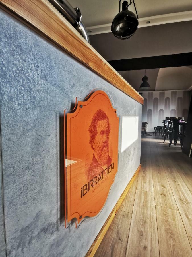 Regis B&B Appartamenti Centro Storico Кивасо Екстериор снимка